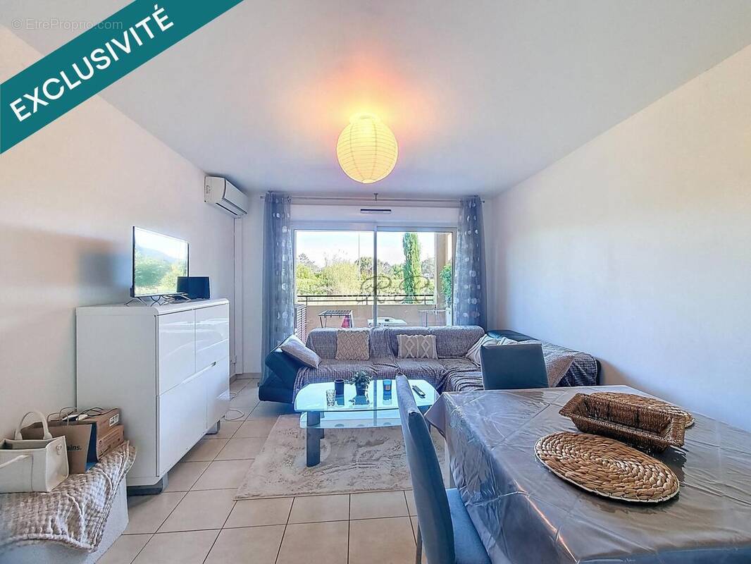 Photo 1 - Appartement à ROQUEBRUNE-SUR-ARGENS