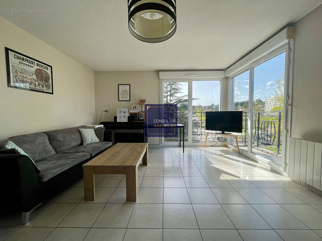 Appartement à SAINT-GENIS-LAVAL