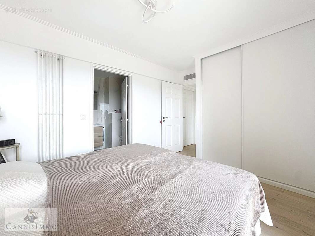 Appartement à MANDELIEU-LA-NAPOULE