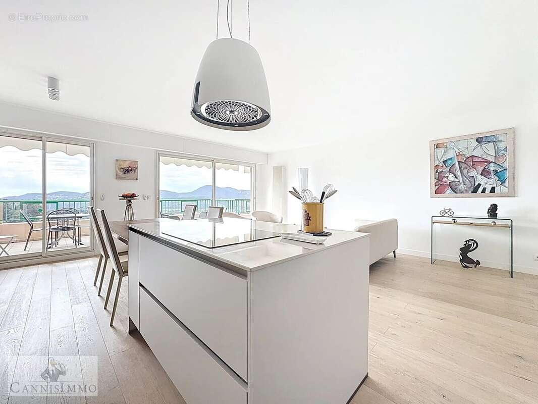 Appartement à MANDELIEU-LA-NAPOULE