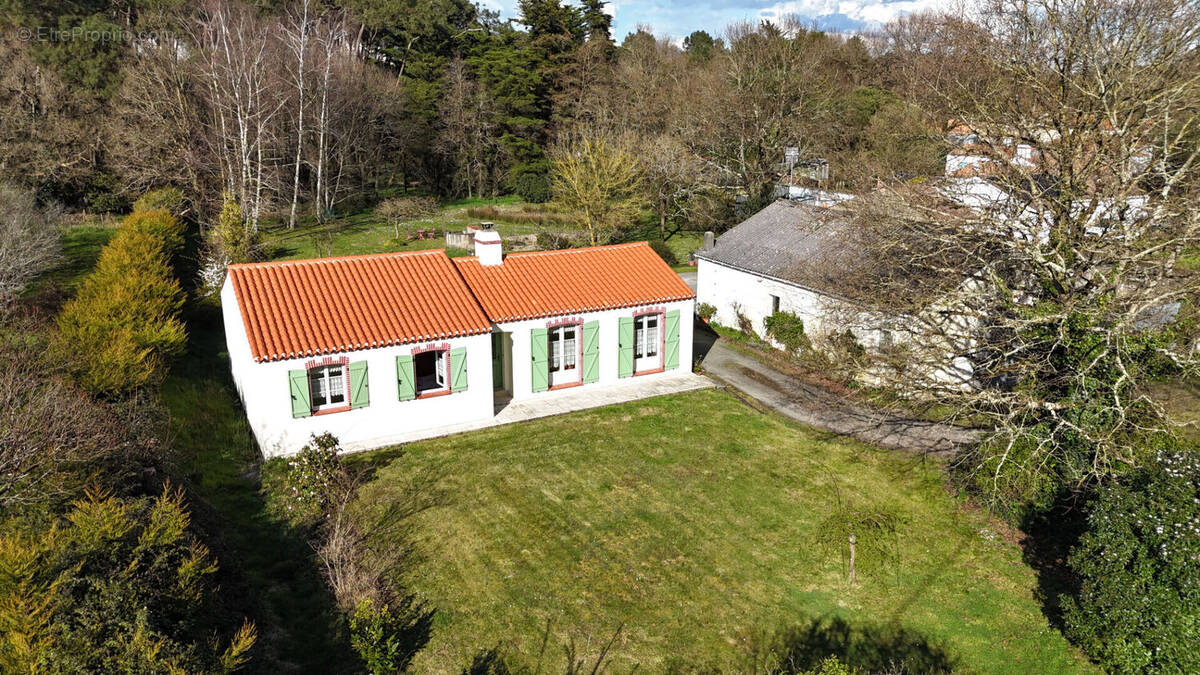Maison à CHATEAUNEUF