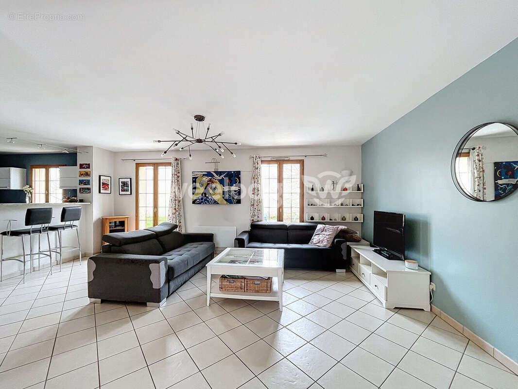 Maison à MAURECOURT