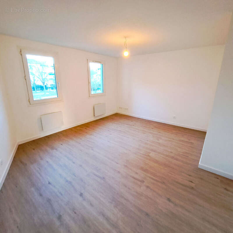 Appartement à SAINT-GENIS-LAVAL
