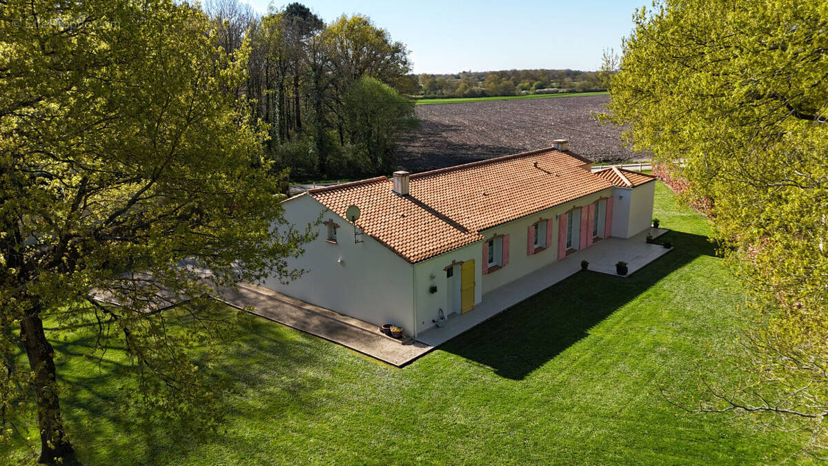 Maison à CHATEAUNEUF