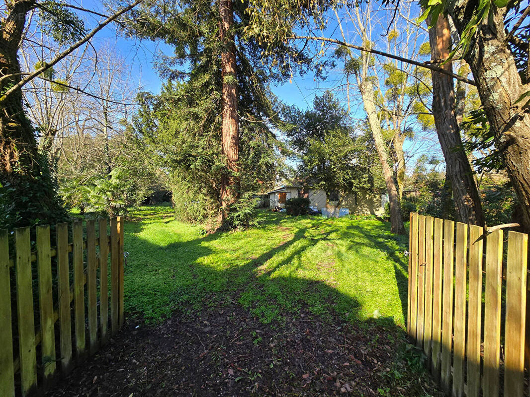 Terrain à MERIGNAC