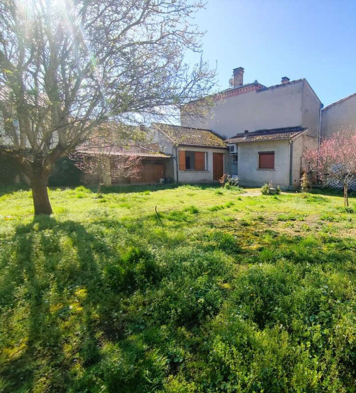 Maison à NEGREPELISSE