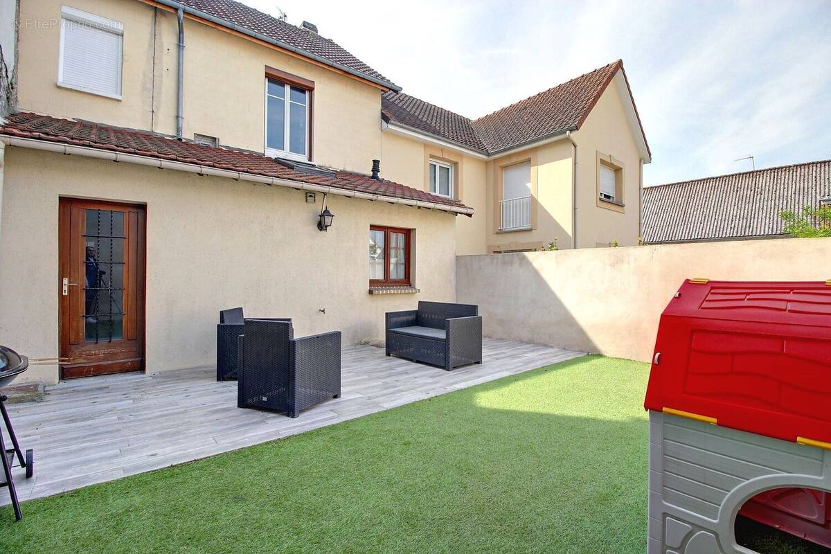 Maison à SAINT-ETIENNE-DU-ROUVRAY
