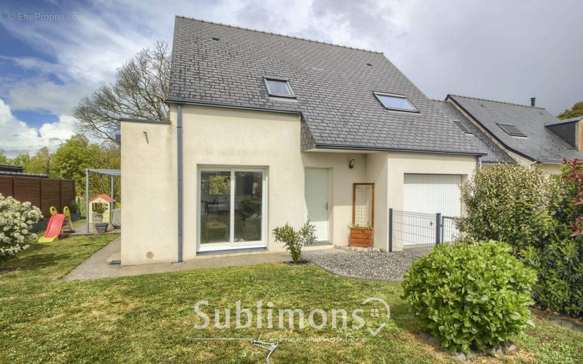 Maison à LA TRINITE-SURZUR