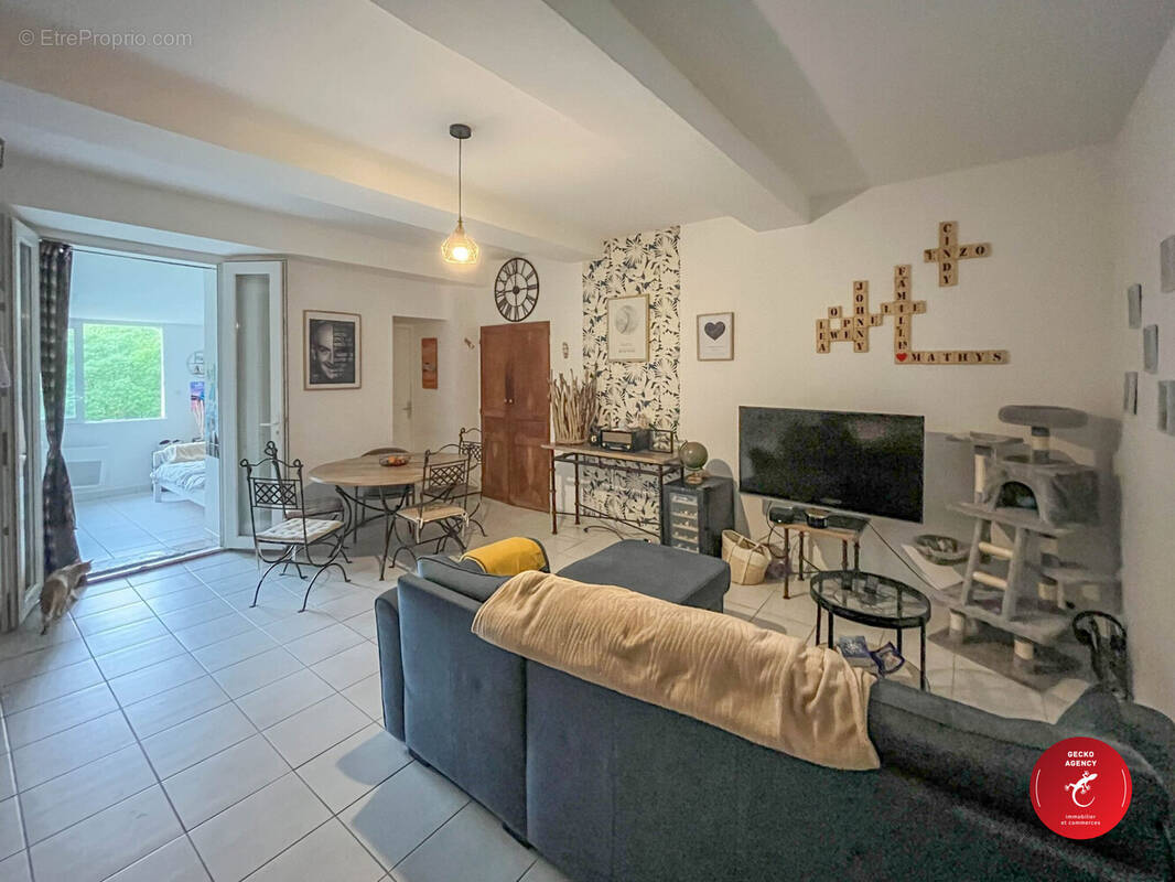 Appartement à SALERNES