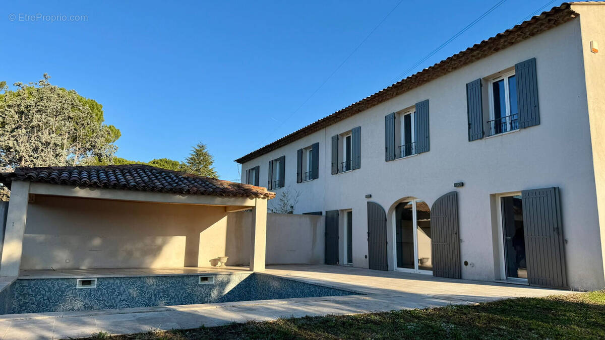 Maison à VENTABREN