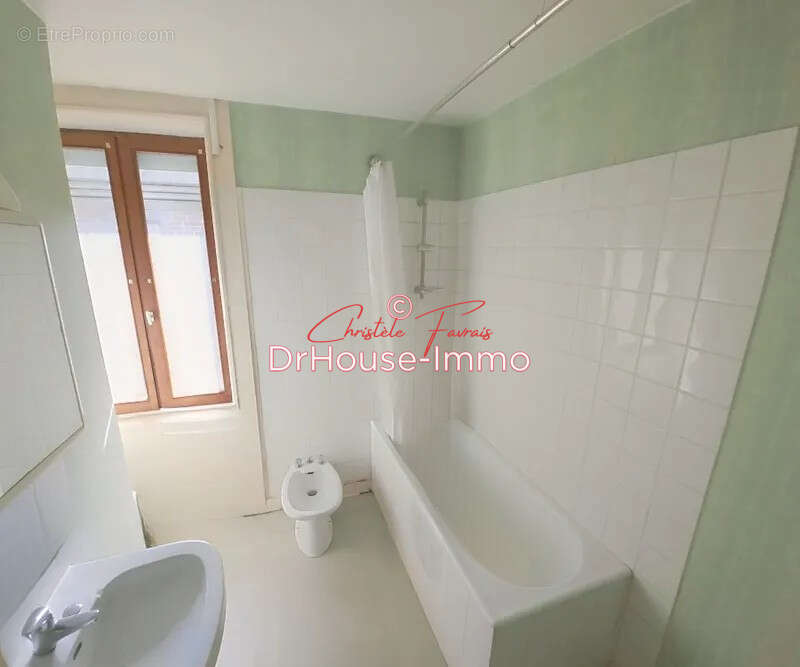 Appartement à LOUVIGNE-DU-DESERT