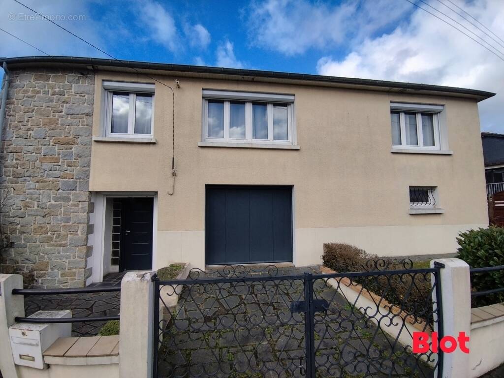 Maison à MONTFORT-SUR-MEU