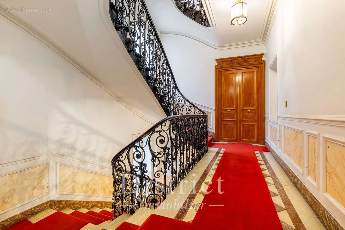 Appartement à PARIS-8E