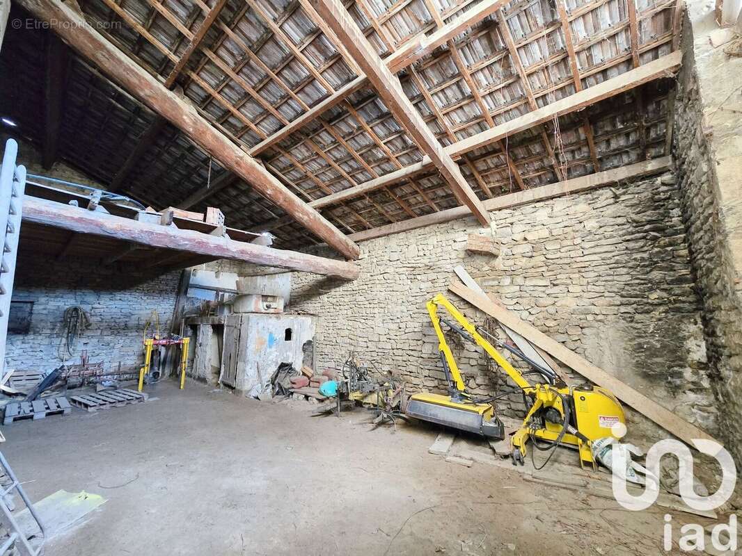 Photo 2 - Maison à LAUDUN-L&#039;ARDOISE
