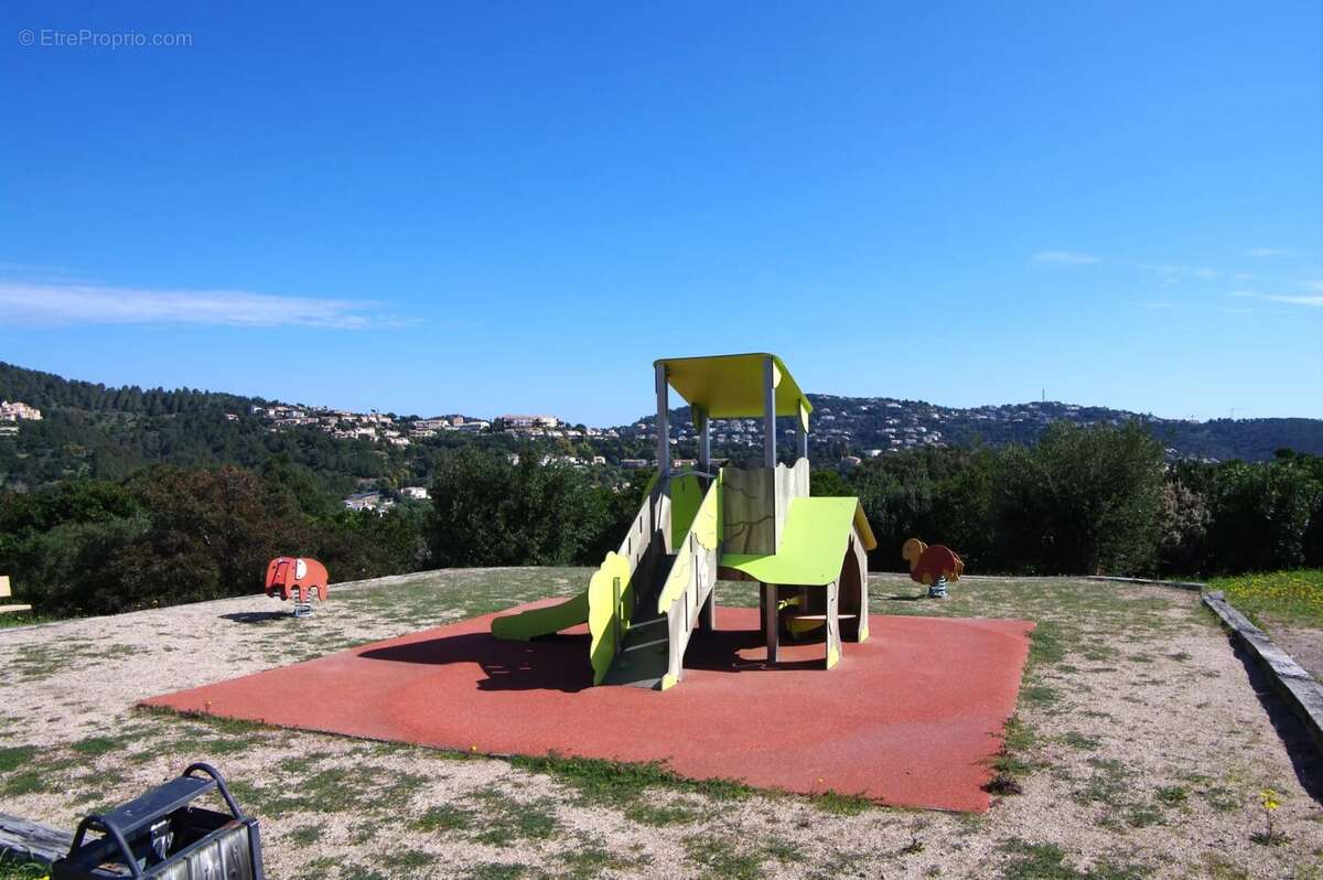 Appartement à ROQUEBRUNE-SUR-ARGENS