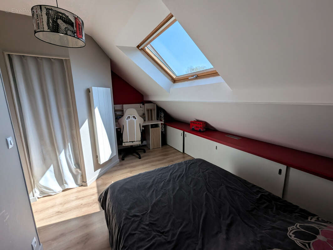Maison à LA QUEUE-LES-YVELINES