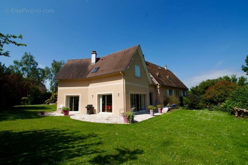 Maison à SAINT-PREST