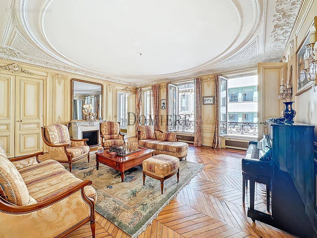 Appartement à PARIS-8E