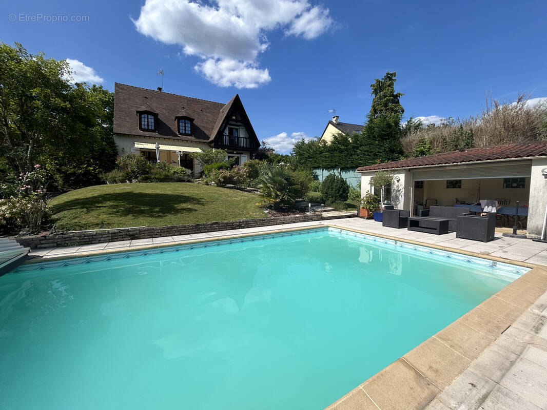 Maison à MANDRES-LES-ROSES