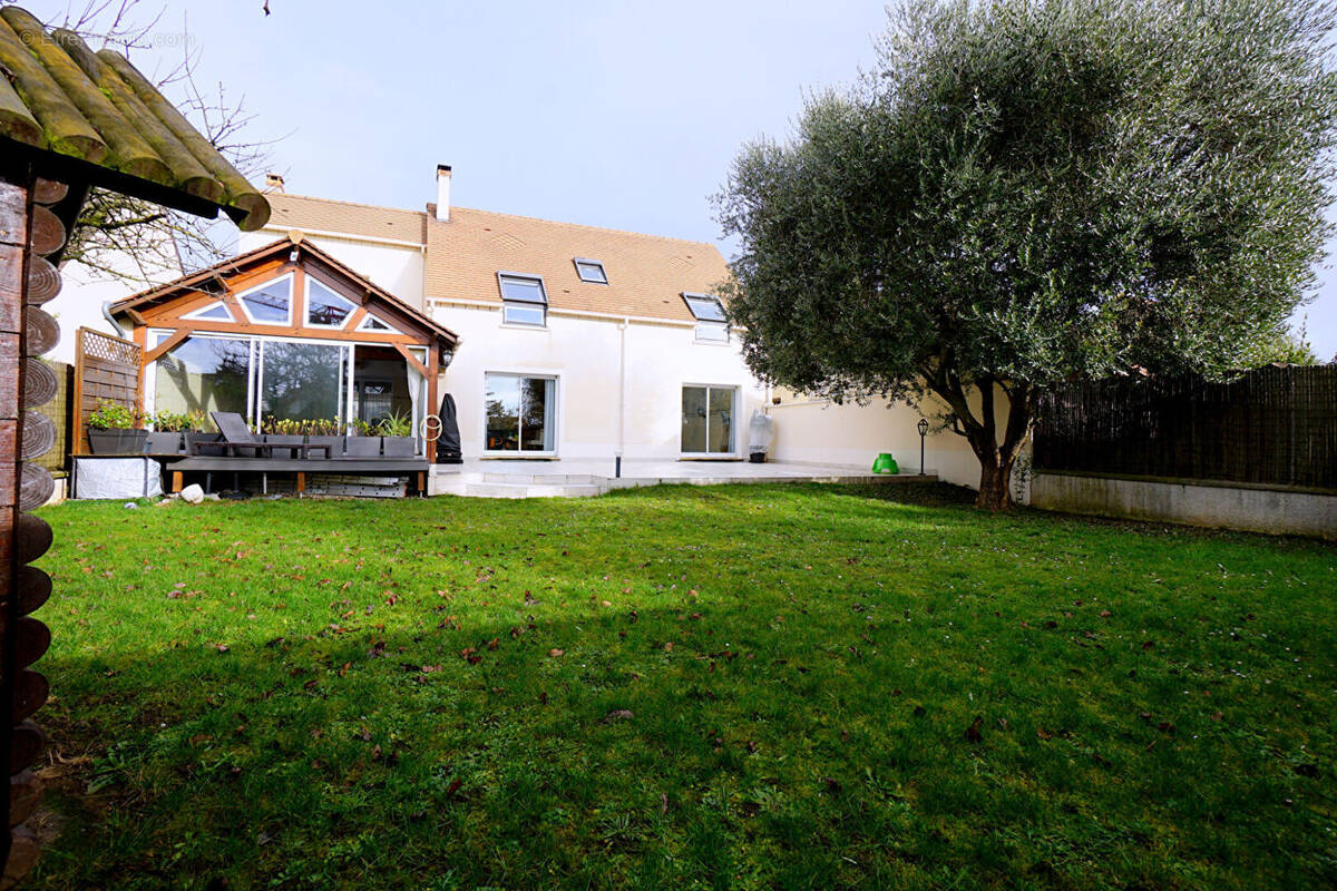 Maison à ISSOU