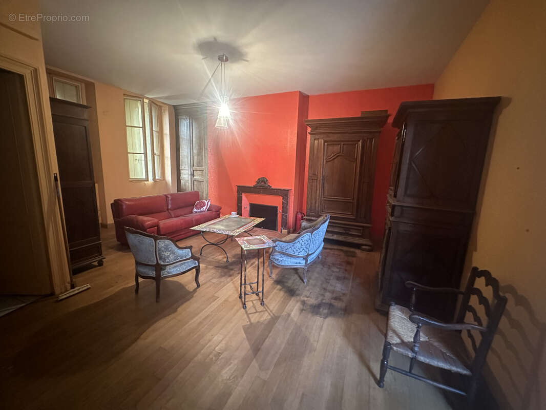 Appartement à LA ROCHE-CHALAIS