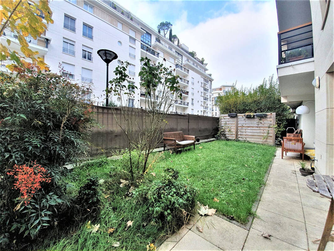 Appartement à COURBEVOIE