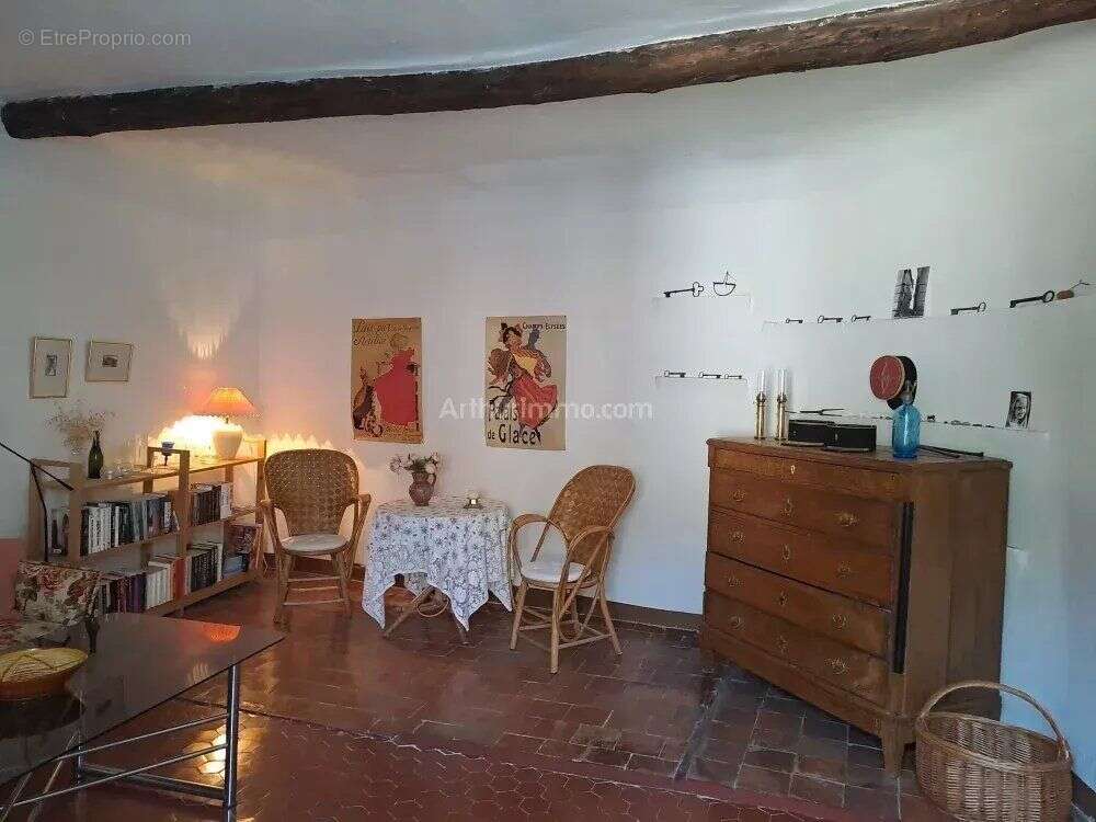 Maison à ENTRECASTEAUX