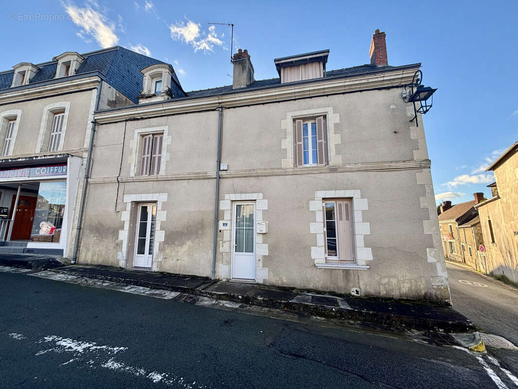 Maison à OYRE