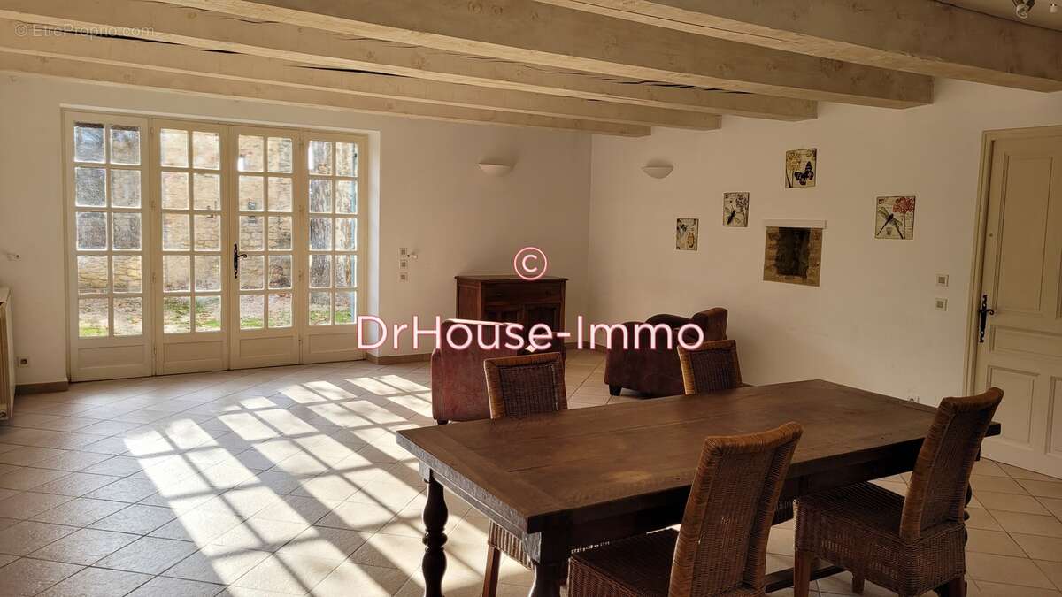 Maison à CAMARET-SUR-AIGUES