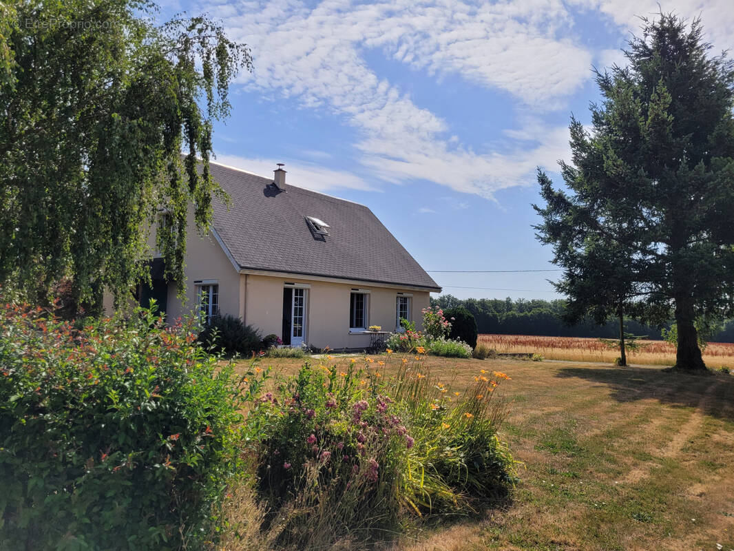 Maison à COMBRES
