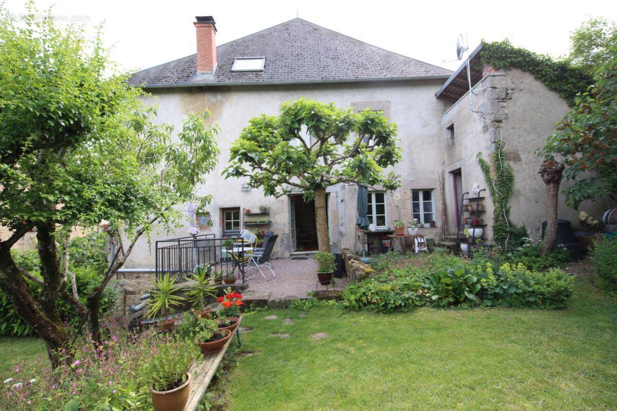Maison à LAROCHEMILLAY