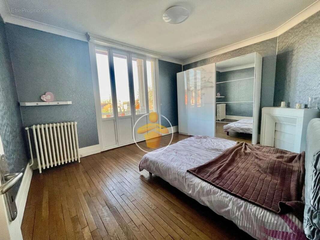 Maison à LA FERE