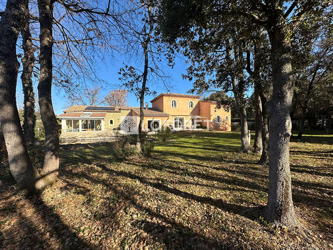 Maison à VENASQUE