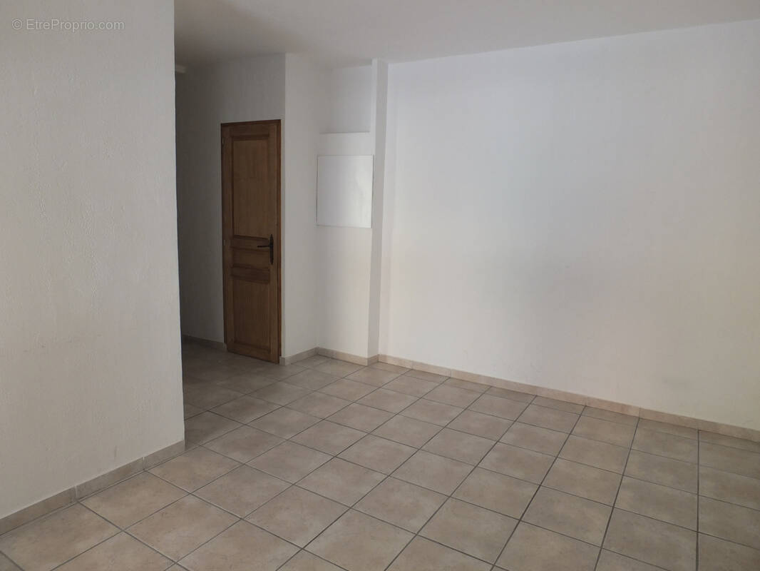 Appartement à SALERNES