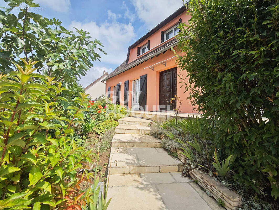 Maison à LEVES
