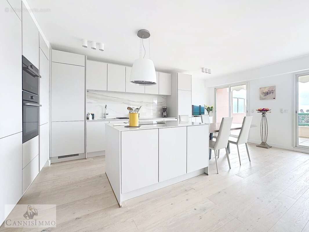 Appartement à MANDELIEU-LA-NAPOULE