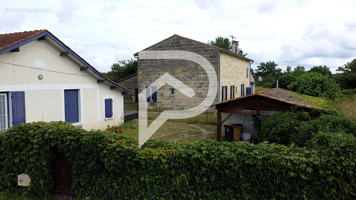 Maison à COUTRAS