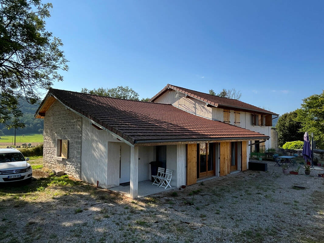 Appartement à HAUTECOURT-ROMANECHE