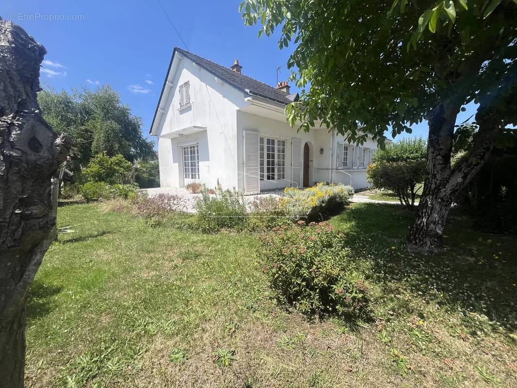 Maison à DONGES