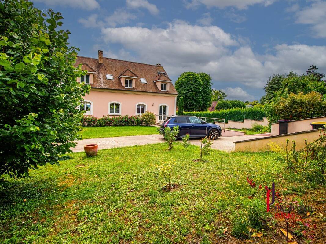 Maison à SAINT-LEU-LA-FORET