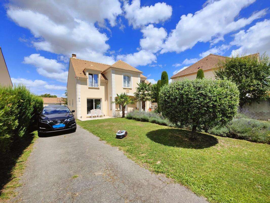 Maison à LES CLAYES-SOUS-BOIS