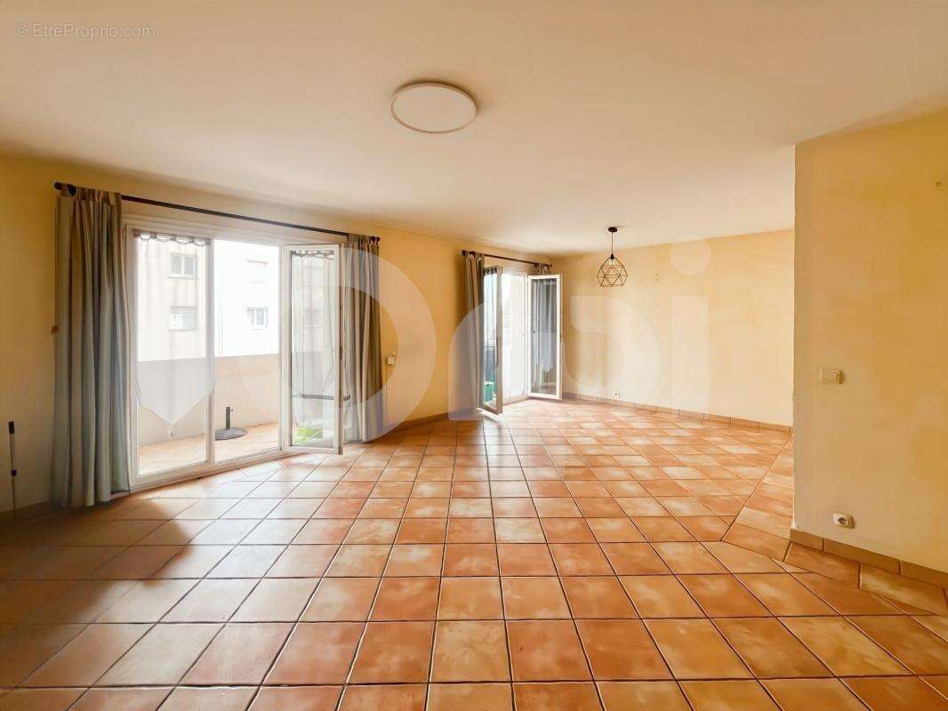 Appartement à LA CRAU