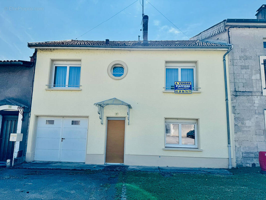 Maison à DUGNY-SUR-MEUSE
