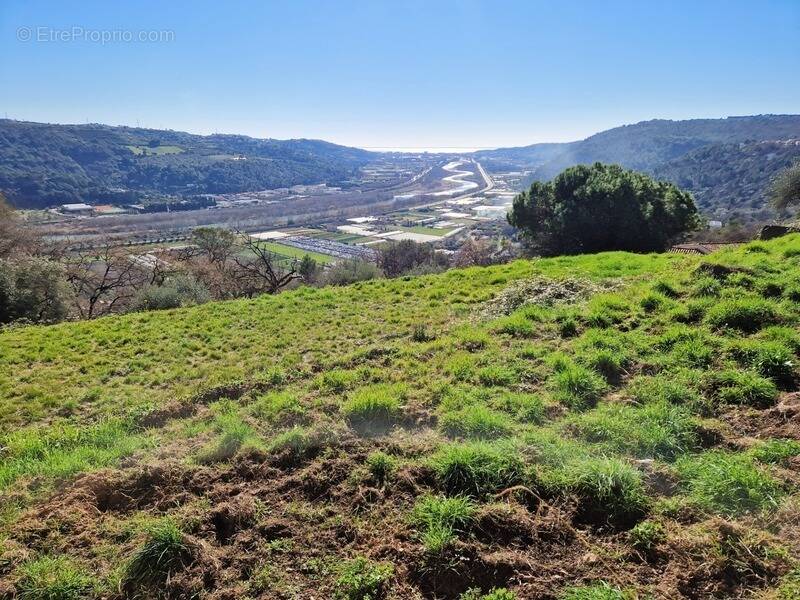 Terrain à GATTIERES