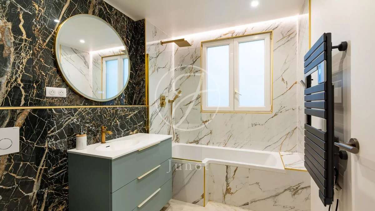 Maison à PARIS-17E