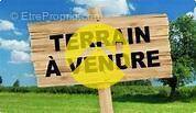 Terrain à AVORD