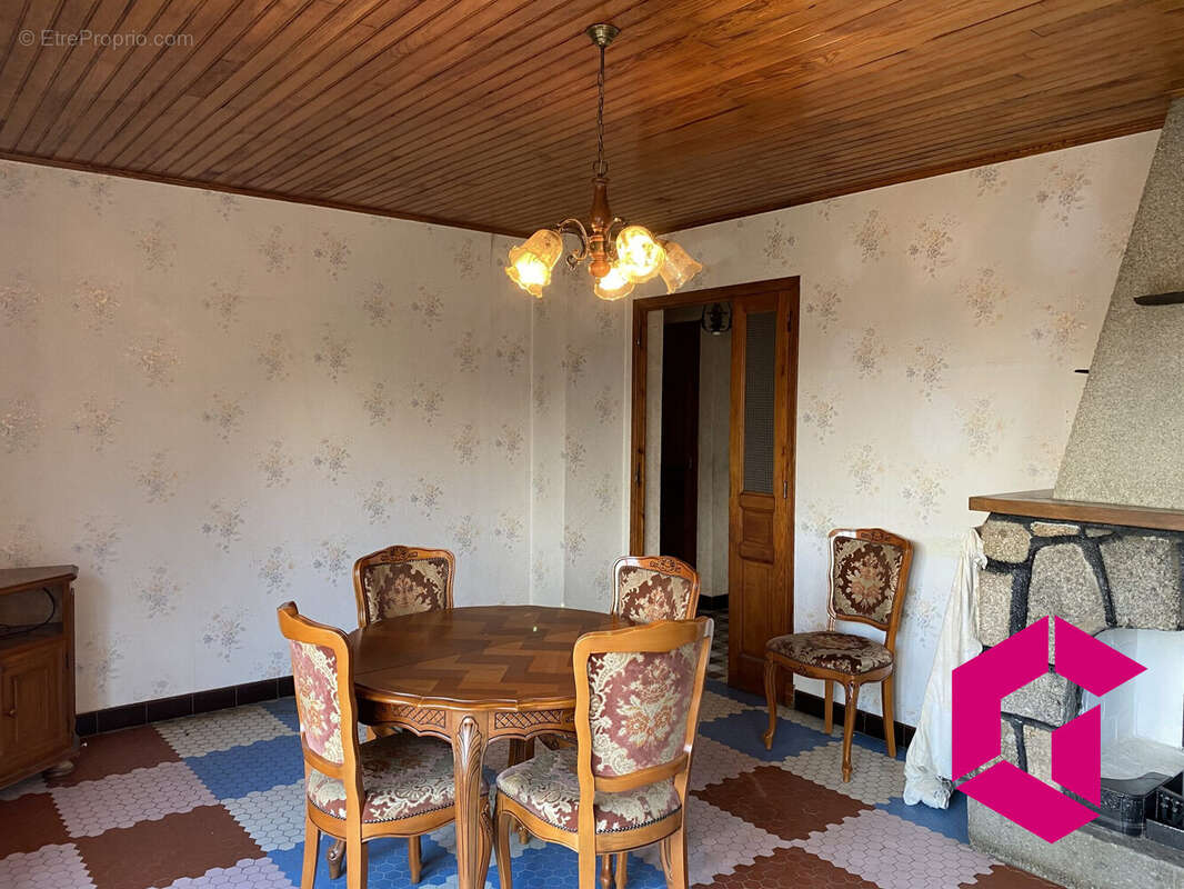 Maison à SAINT-AGREVE