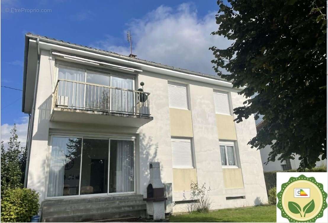 Maison à SAINT-YRIEIX-LA-PERCHE