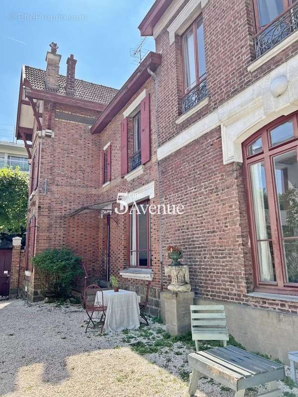 Maison à SAINT-MAUR-DES-FOSSES