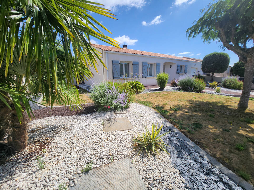 Maison à LES MAGNILS-REIGNIERS